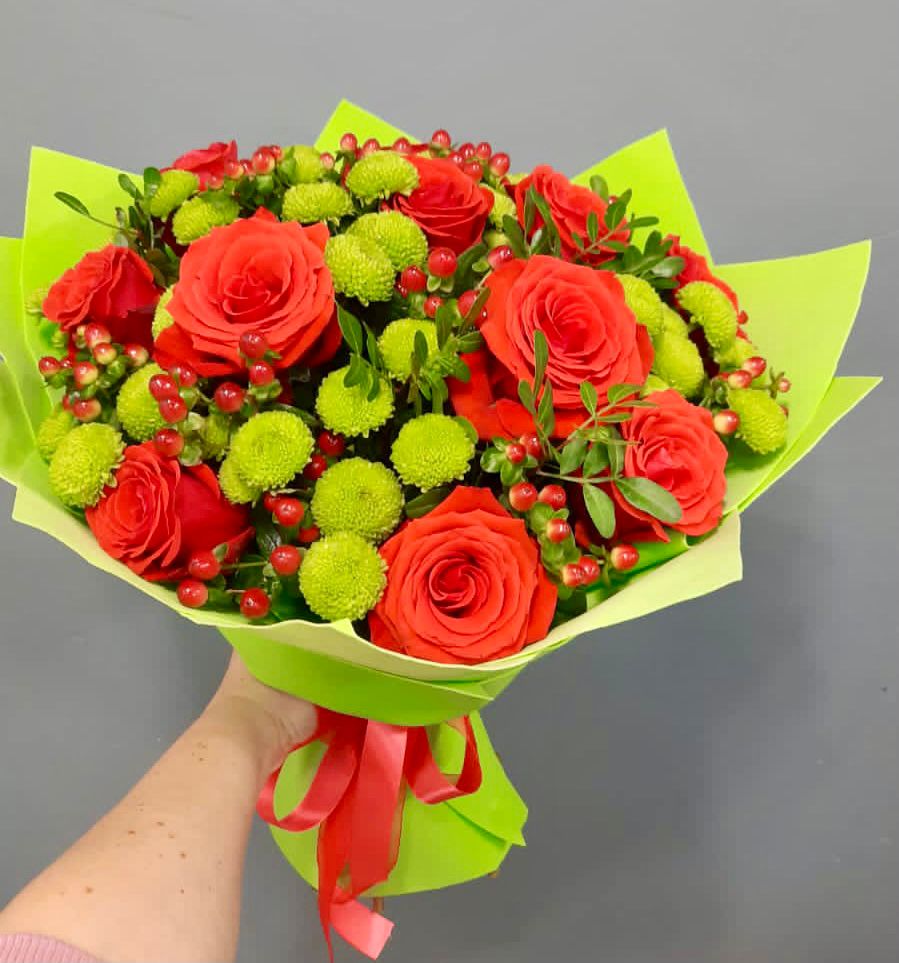 Букет цветов из: Хризантемы и Розы в Поселок совхоза Буденновец