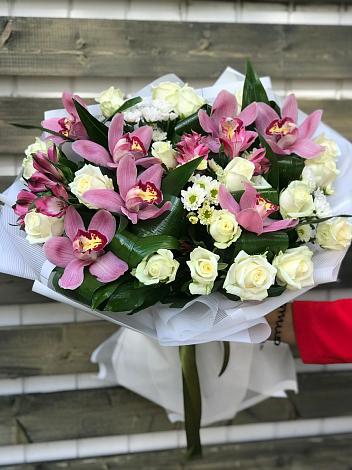 Букет цветов из: Розы и Хризантемы в Поселок совхоза Буденновец