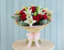 Букет цветов из:  Лилии и Розы в Поселок совхоза Буденновец
