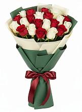 Букет Микс из красных и белых роз в Поселок совхоза Буденновец