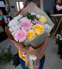 Букет цветов из:  Герберы, Розы и Хризантемы в Поселок совхоза Буденновец