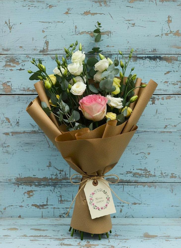 Букет цветов из: Розы и Лизиантусы в Поселок совхоза Буденновец