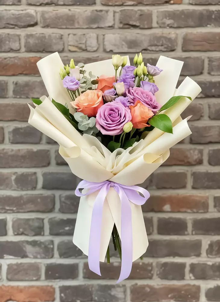 Букет цветов из: Лизиантусы и Розы в Поселок совхоза Буденновец