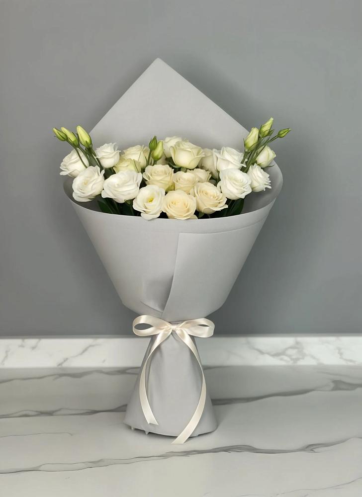 Букет цветов из: Розы и Лизиантусы в Поселок совхоза Буденновец