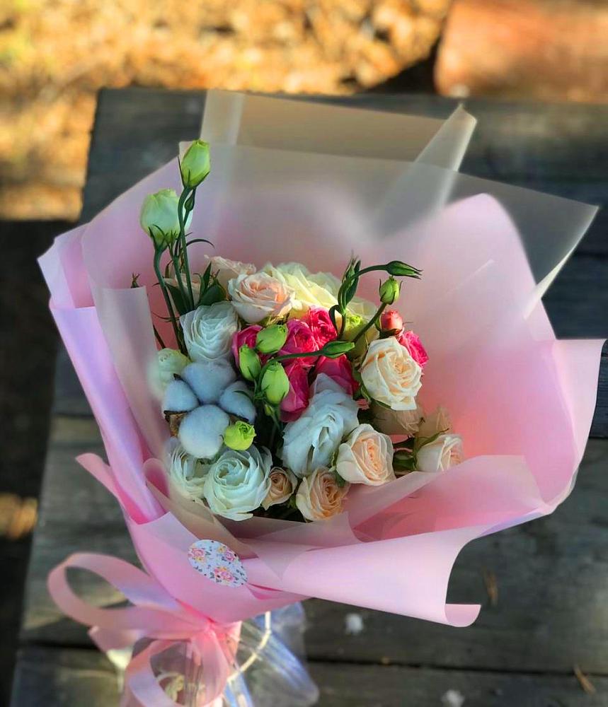 Букет цветов из: Розы и Лизиантусы в Поселок совхоза Буденновец