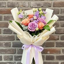 Букет цветов из:  Лизиантусы и Розы в Поселок совхоза Буденновец