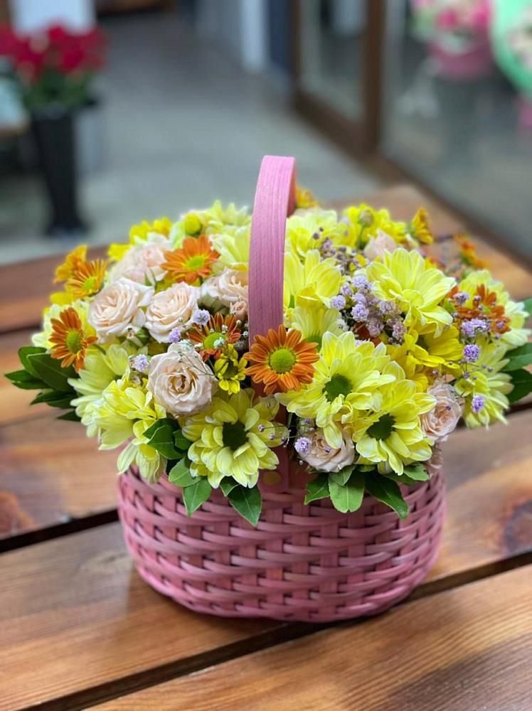 Цветочная композиция из Хризантемы и Розы в корзине в Поселок совхоза Буденновец
