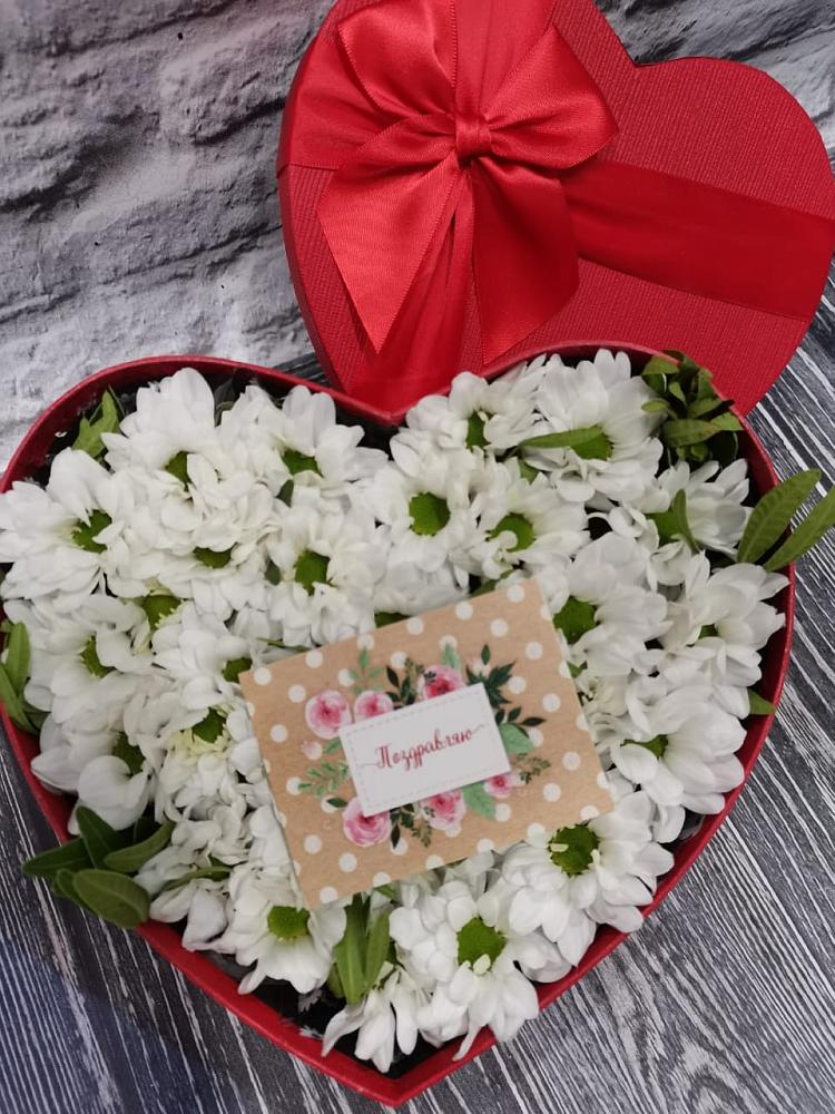 Цветочная композиция из Хризантемы в виде сердца в Поселок совхоза Буденновец