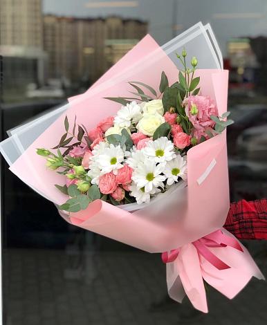 Букет цветов из: Розы, Лизиантусы и Хризантемы в Поселок совхоза Буденновец