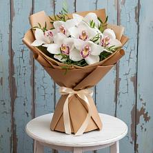 Букет цветов из:  Орхидеи и Розы в Поселок совхоза Буденновец